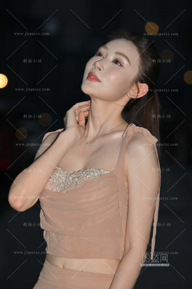 敏敏外拍-粉嫩美腿美足-绝色美人