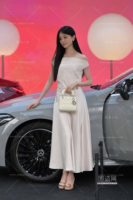 白裙小姐姐