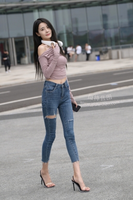 22828-5+138大长腿紧牛美女【套图➕4k视频