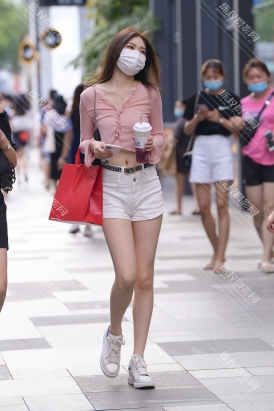 【J3222】白热裤大白腿美眉