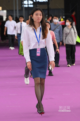 2551-7=89√白衬衫，蓝短裙，黑丝职工