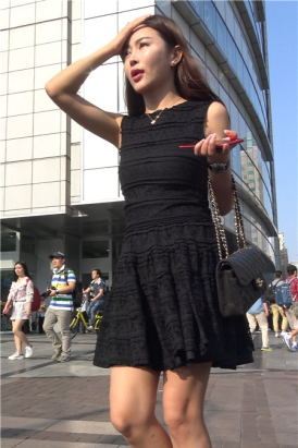 4k-黑色连衣裙高跟鞋街拍美女 [1.43 GB]