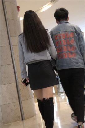 4K - 长筒靴皮裙气质街拍魅力身材极品女神姐姐 [928 MB]