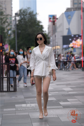 编码2383肉丝美腿西装热裤