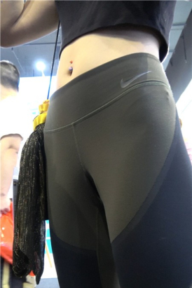 4K - 极品苗条小蛮腰露脐紧身运动弹力裤性感美女[2.01 GB]