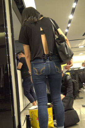 4K 街拍紧身牛仔裤性感美女 2 [464 MB]