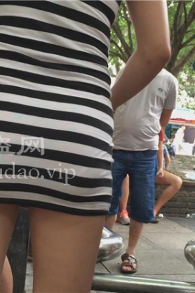 斑马条纹裙美眉 [716 MB]