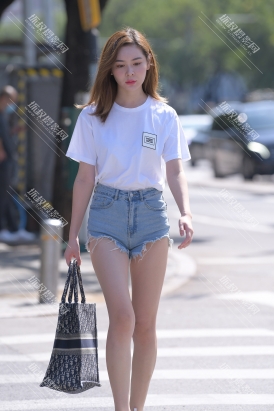 【M1074】搭讪牛仔热裤美女