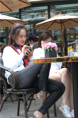 4K 超高颜值牛仔裤高跟鞋美女