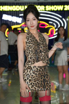 2492-6=86√美背吊带袜高跟美女【套图➕视频】