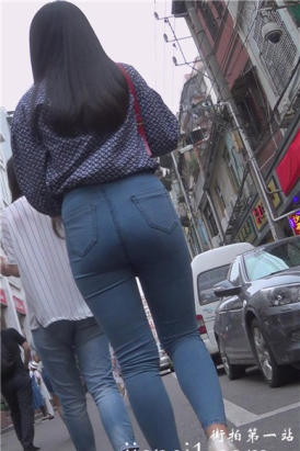 紧身蓝色牛仔裤美女的超级F臀 [1.91 GB]
