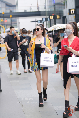 编码2570紧身包臀裙短美脚美腿熟女韵味