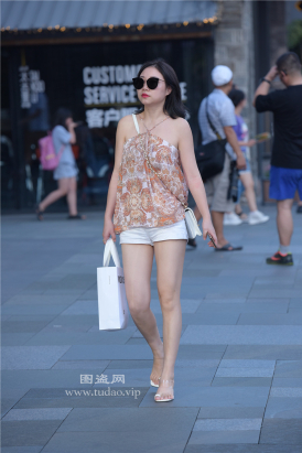 编码1367美腿美背