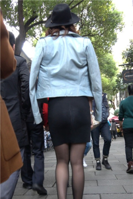 4K - 漂亮的黑丝街拍美女 [669 MB/MP4]