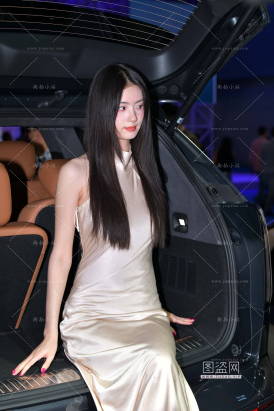 白色高跟长裙车模