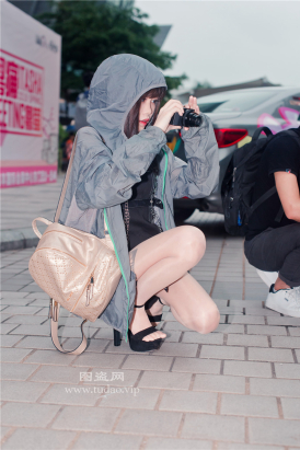 编码2208肉丝美腿