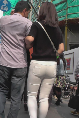 紧身白裤丰满美臀美女找个老外男友 [2.38 GB]