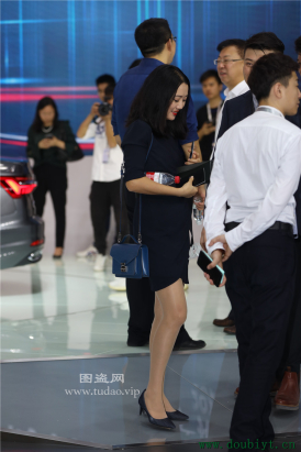 长肉丝美腿高跟少妇-编码0915