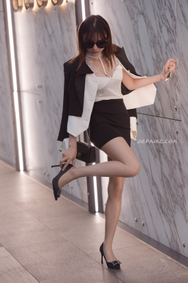 时尚高跟鞋街拍美女 【套图+视频】