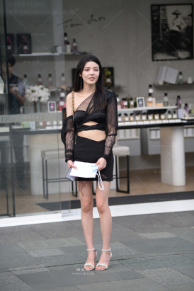 黑色裙时尚美女