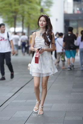 搭讪街拍清新素雅小姐姐