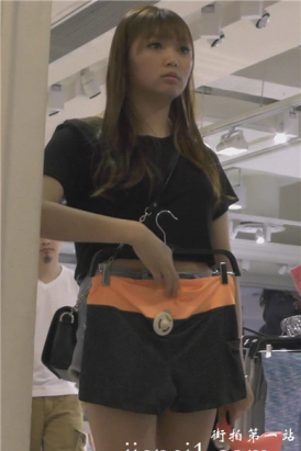 清纯黑T恤牛仔热裤小美女 [1.87 GB]