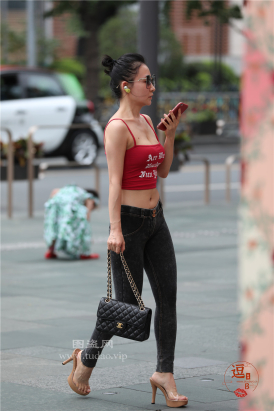 编码0585黑色紧牛翘臀美腿小蛮腰美胸美背凉高网红