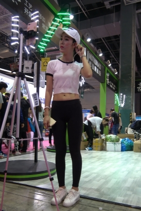 黑色紧身瑜伽裤美女 【视频】