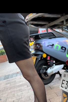 4K视频 黑高 黑袜 擦玻璃 800M