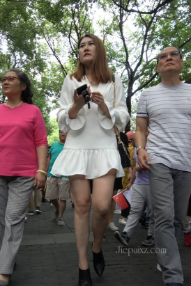 4K - 街拍美腿短裙美眉 [973 MB/MP4]