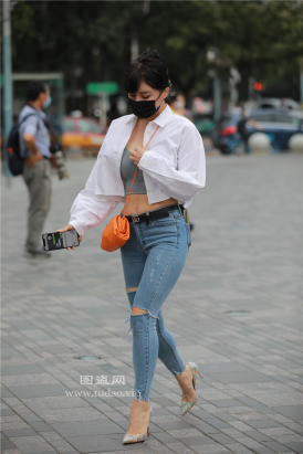 编码1730紧牛高跟丰满美女