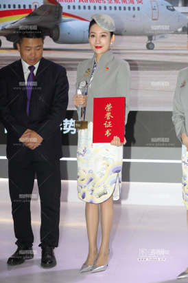 获得最美乘务长奖的HU航两位乘务长超薄灰si细高跟制服