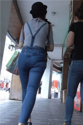 丰满蜜桃臀背带紧牛美女，让人窒息的紧致 [986 MB]