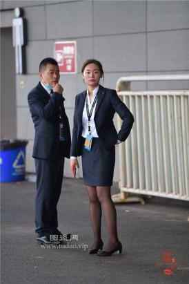 编码2550黑丝职业装丸子头