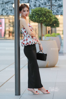 包臀裙高跟美女