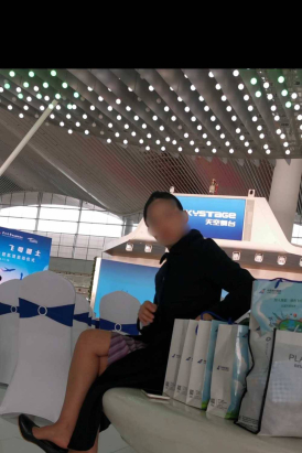 稀有视频 南航空姐展会挑鞋