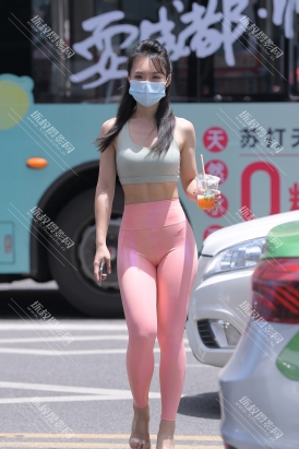 【M0075】珍珠粉亮光紧身瑜伽裤小姐姐