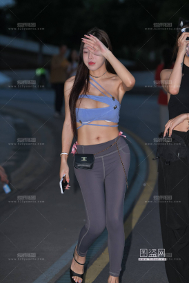 美丽丰腴紧身裤美女 24-06-16-69