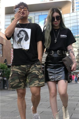 4K 性感皮裤墨镜街拍美女很酷