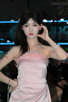 甜美粉色裙女孩（小面包）