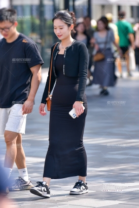 ★棉质裹身裙美女