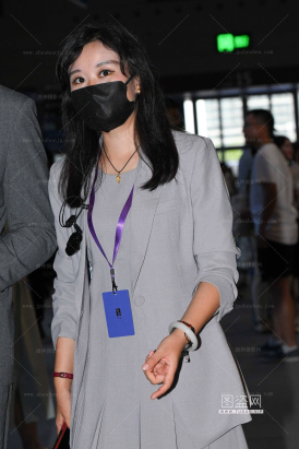 2562-50-59√比亚迪仰望-韵味轻熟丝袜女