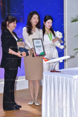 气质的肉丝平底鞋礼仪美女