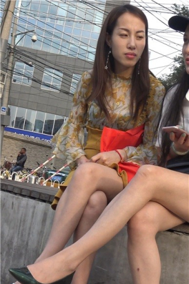 4k-花坛边畅聊的美腿高跟姐妹淘 [1.40 GB]