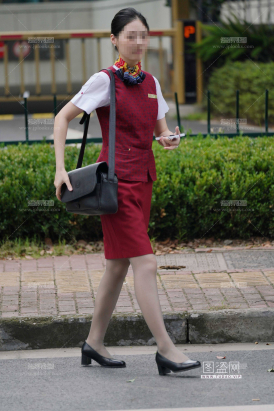 25KJ街拍-已经厚黑国航和东航灰丝和咖丝的性感面容的俏丽