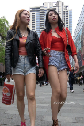 4K - 两位高挑的性感大长腿街拍高跟美女 [2.21 GB/MP4]