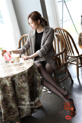 编码0504花色短裤黑丝美腿高跟西装