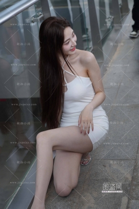 白裙美女小雨滴