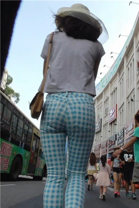 宽臀格子紧身裤美女 [477 MB]