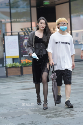 编码1697美腿性感黑丝